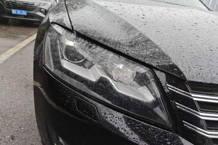 Used Volkswagen Passat 2013 1.8TSI DSG Prestige Edition Right Front Headlight