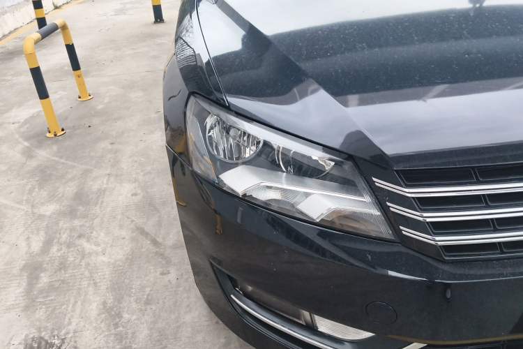 Used Volkswagen Passat 2013 1.8TSI DSG Prestige Edition Right Front Headlight