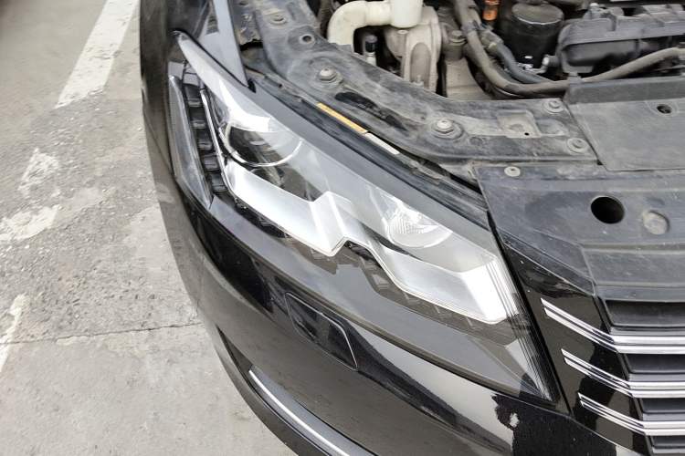 Used Volkswagen Passat 2013 2.0 TSI DSG Prestige Edition Right Front Headlight