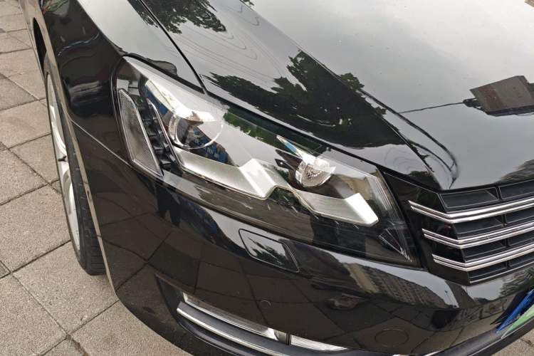 Used Volkswagen Passat 2013 1.8TSI DSG Ultimate Edition Right Front Headlight