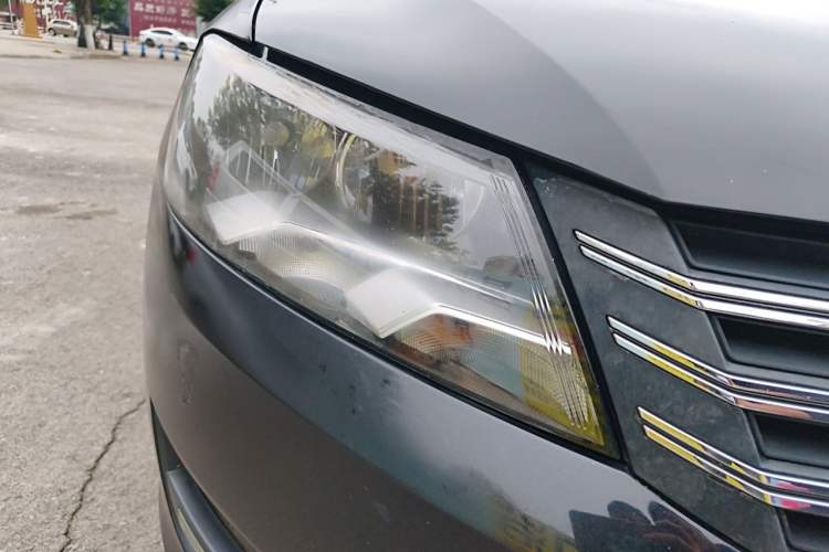 Used Volkswagen Passat 2013 1.4TSI Manual Prestige Edition Right Front Headlight