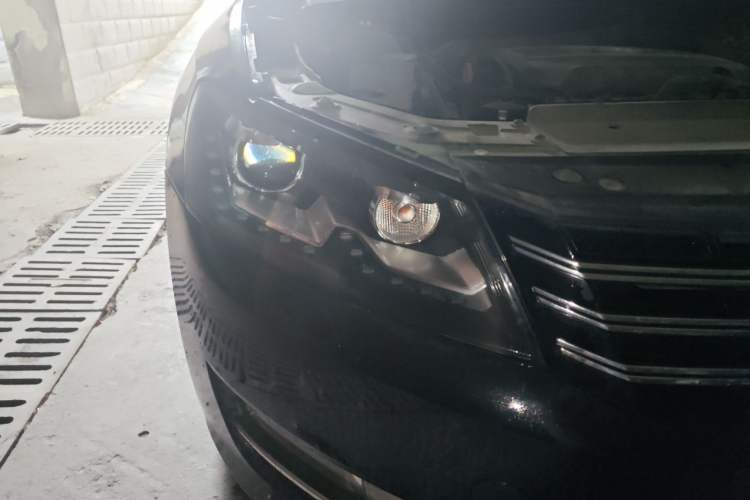Used Volkswagen Passat 2013 1.8TSI DSG Prestige Edition Right Front Headlight
