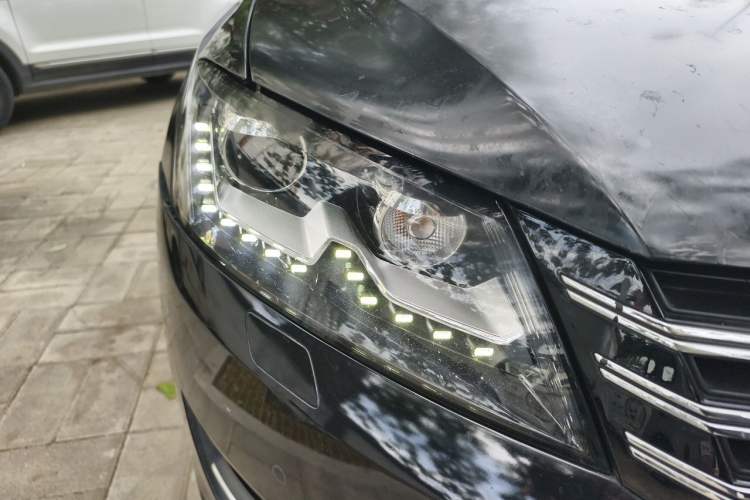 Used Volkswagen Passat 2013 1.8TSI DSG Prestige Edition Right Front Headlight