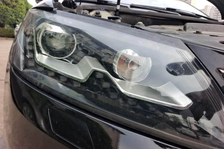 Used Volkswagen Passat 2013 1.8TSI DSG Ultimate Edition Right Front Headlight