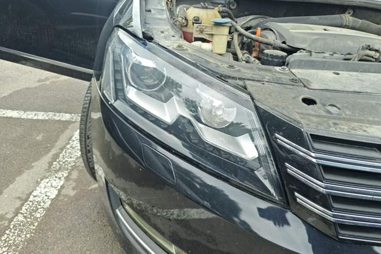 Used Volkswagen Passat 2013 1.8TSI DSG Prestige Edition Right Front Headlight