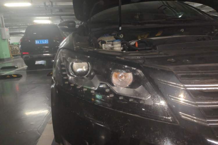 Used Volkswagen Passat 2013 1.8TSI DSG Ultimate Edition Right Front Headlight