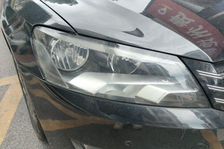 Used Volkswagen Passat 2013 1.8TSI DSG Prestige Edition Right Front Headlight