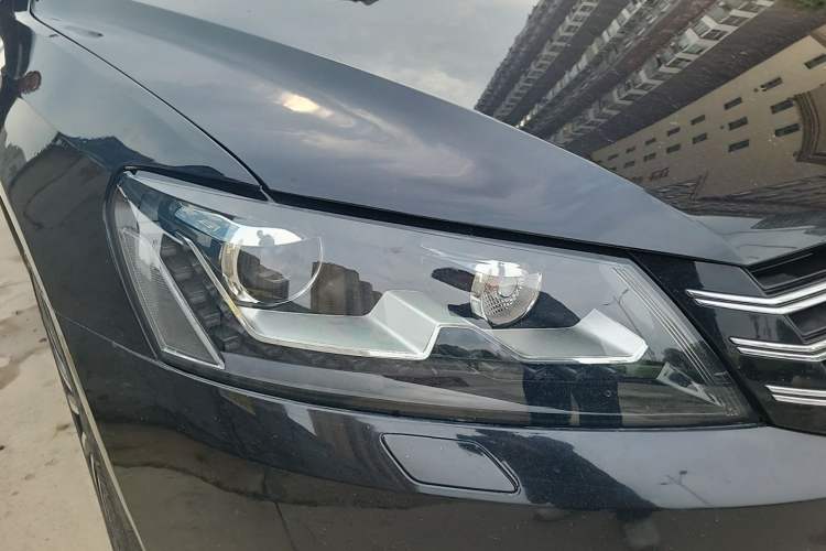 Used Volkswagen Passat 2013 1.8TSI DSG Prestige Edition Right Front Headlight
