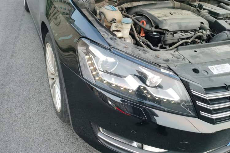 Used Volkswagen Passat 2013 1.8TSI DSG Ultimate Edition Right Front Headlight