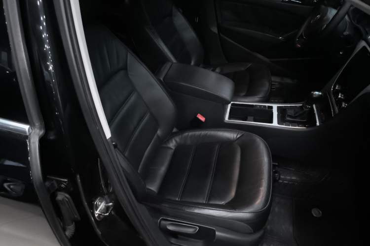 Used Volkswagen Passat 2013 1.8TSI DSG Prestige Edition Right Front Seat
