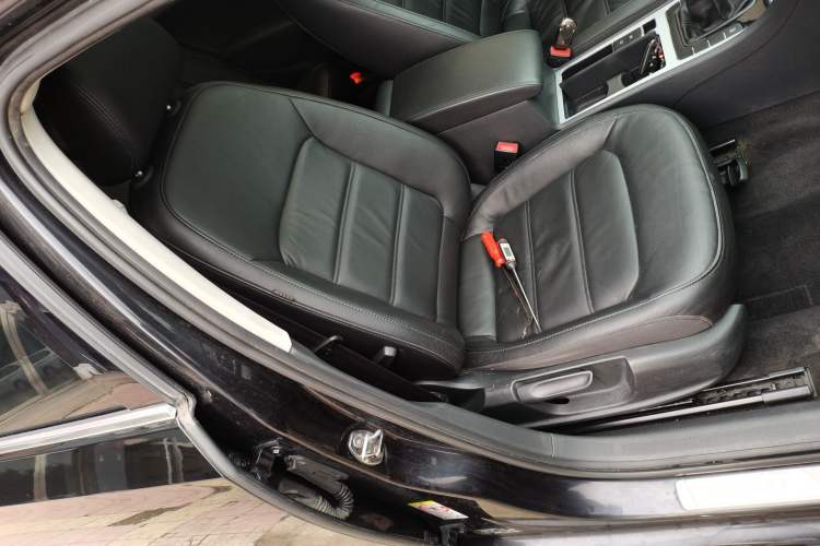 Used Volkswagen Passat 2013 1.4TSI Manual Prestige Edition Right Front Seat