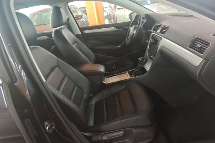 Used Volkswagen Passat 2013 1.8TSI DSG Prestige Edition Right Front Seat
