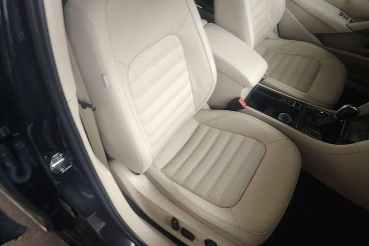 Used Volkswagen Passat 2013 1.8TSI DSG Prestige Edition Right Front Seat