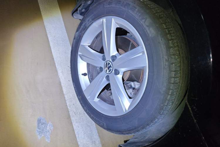 Used Volkswagen Passat 2013 1.8TSI DSG Prestige Edition Right Front Wheel Hub