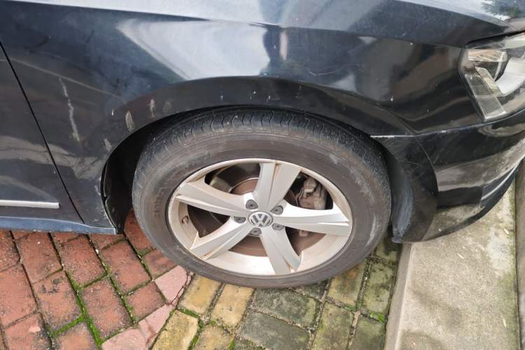 Used Volkswagen Passat 2013 1.8TSI DSG Prestige Edition Right Front Wheel Hub