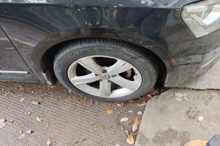 Used Volkswagen Passat 2013 2.0 TSI DSG Prestige Edition Right Front Wheel Hub