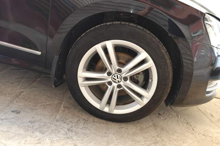 Used Volkswagen Passat 2013 2.0 TSI DSG Ultimate Edition Right Front Wheel Hub