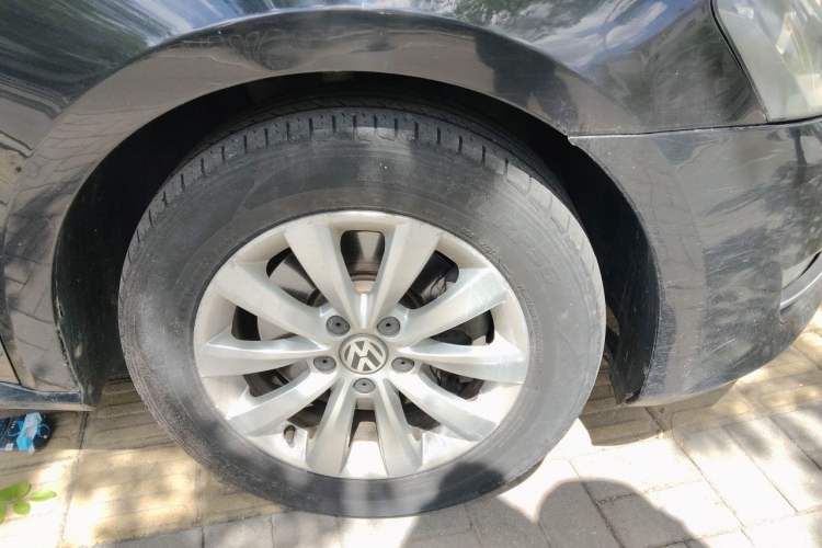 Used Volkswagen Passat 2013 1.8TSI DSG Government Procurement Edition Right Front Wheel Hub