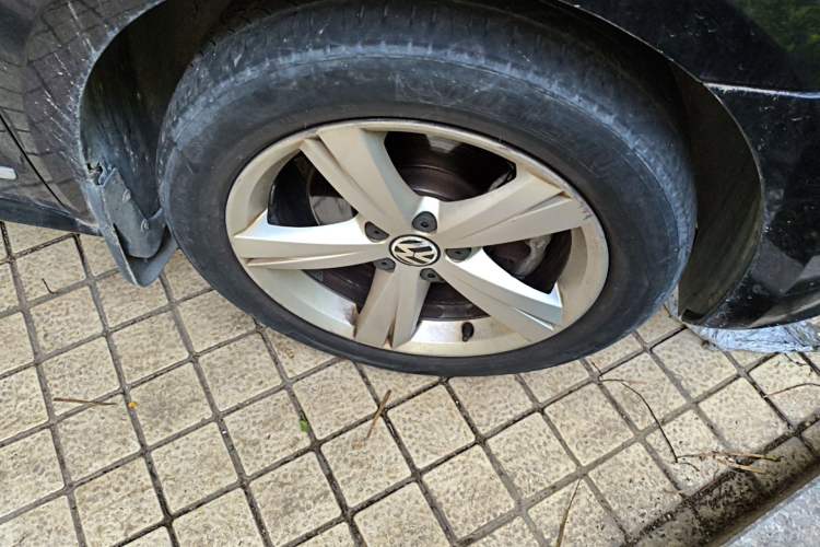 Used Volkswagen Passat 2013 1.8TSI DSG Prestige Edition Right Front Wheel Hub