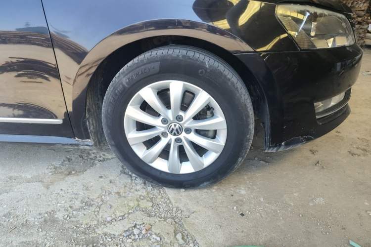 Used Volkswagen Passat 2013 1.8TSI DSG Prestige Edition Right Front Wheel Hub