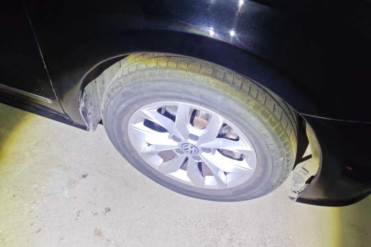 Used Volkswagen Passat 2013 1.8TSI DSG Government Procurement Edition Right Front Wheel Hub