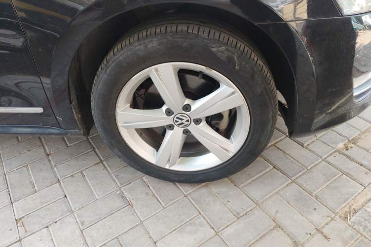 Used Volkswagen Passat 2013 1.8TSI DSG Prestige Edition Right Front Wheel Hub