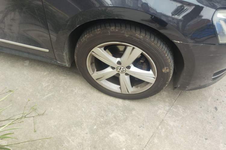 Used Volkswagen Passat 2013 1.8TSI DSG Prestige Edition Right Front Wheel Hub