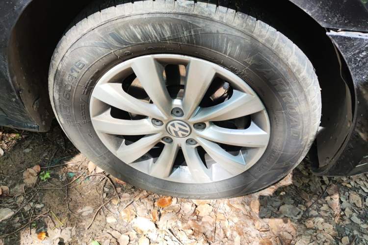 Used Volkswagen Passat 2013 1.8TSI DSG Prestige Edition Right Front Wheel Hub