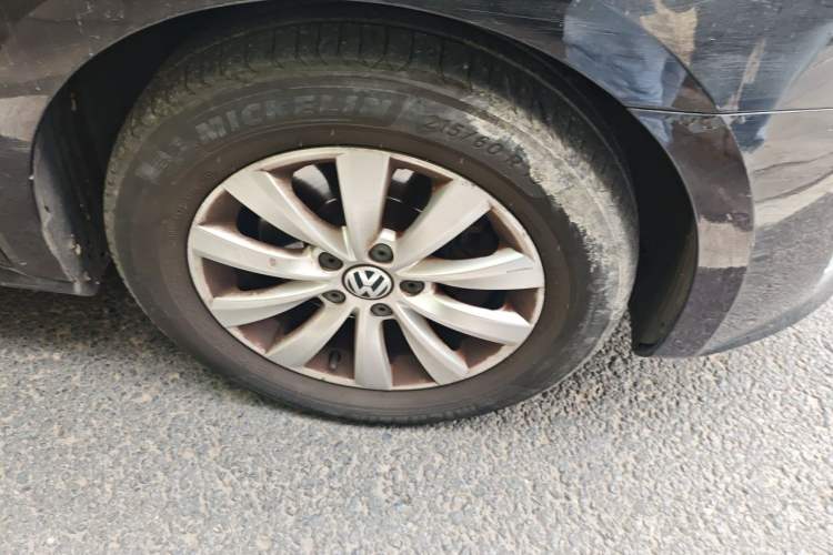 Used Volkswagen Passat 2013 1.8TSI DSG Prestige Edition Right Front Wheel Hub