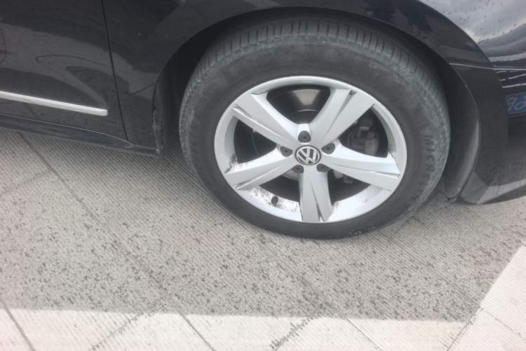 Used Volkswagen Passat 2013 2.0 TSI DSG Prestige Edition Right Front Wheel Hub