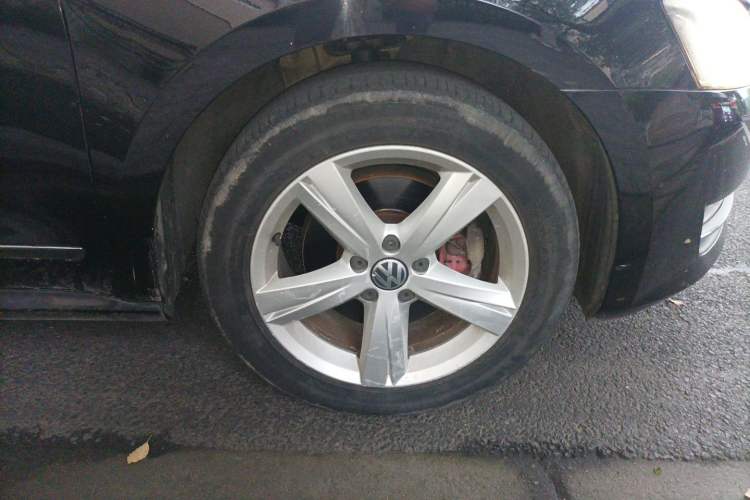 Used Volkswagen Passat 2013 2.0 TSI DSG Prestige Edition Right Front Wheel Hub
