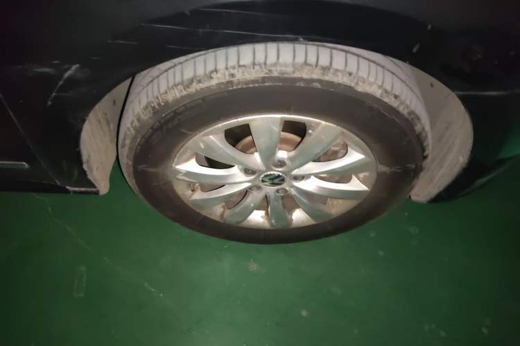 Used Volkswagen Passat 2013 1.4 TSI DSG Prestige Edition Right Front Wheel Hub