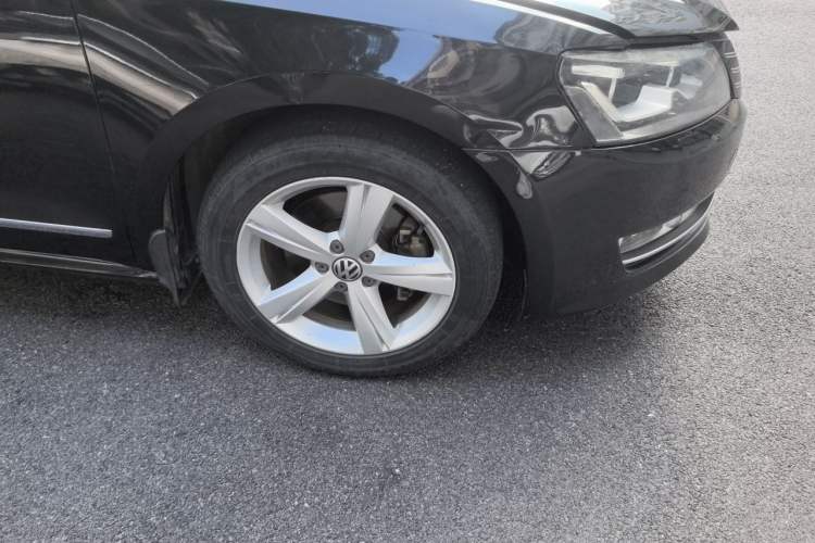 Used Volkswagen Passat 2013 1.8TSI DSG Prestige Edition Right Front Wheel Hub