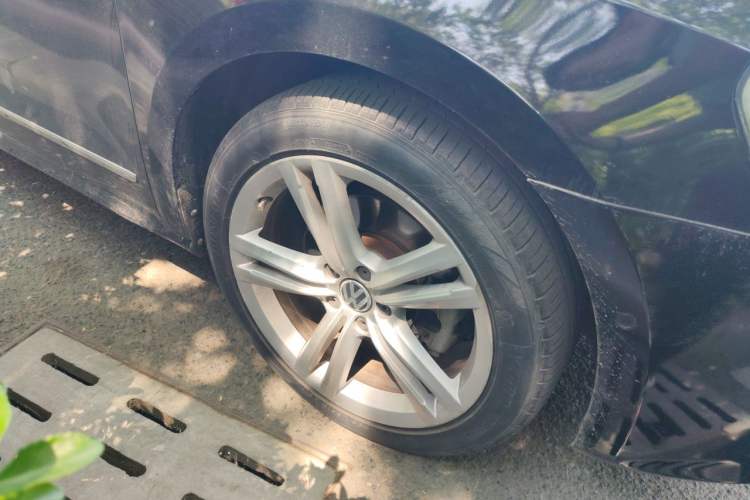 Used Volkswagen Passat 2013 3.0L V6 DSG Flagship Edition Right Front Wheel Hub