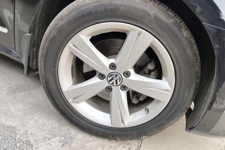 Used Volkswagen Passat 2013 2.0 TSI DSG Prestige Edition Right Front Wheel Hub