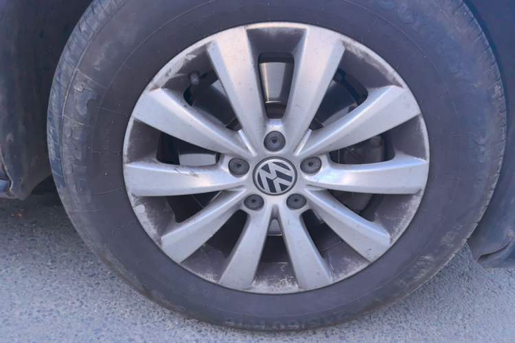 Used Volkswagen Passat 2013 1.8TSI DSG Government Procurement Edition Right Front Wheel Hub