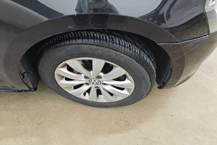 Used Volkswagen Passat 2013 1.8TSI DSG Prestige Edition Right Front Wheel Hub