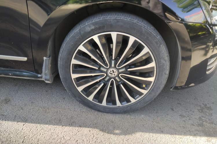 Used Volkswagen Passat 2013 1.8TSI DSG Prestige Edition Right Front Wheel Hub