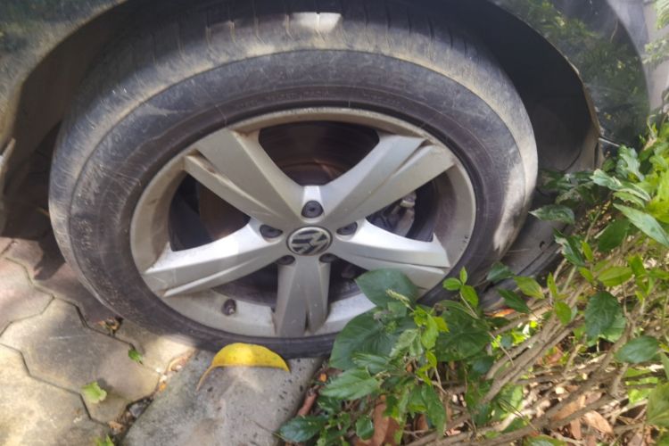 Used Volkswagen Passat 2013 1.8TSI DSG Prestige Edition Right Front Wheel Hub
