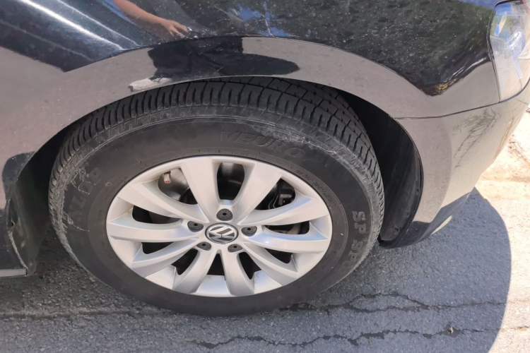 Used Volkswagen Passat 2013 1.8TSI DSG Prestige Edition Right Front Wheel Hub