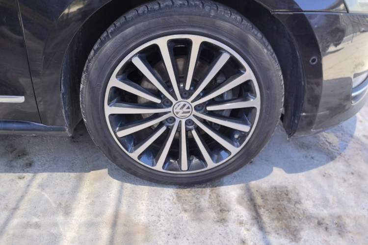 Used Volkswagen Passat 2013 3.0L V6 DSG Flagship Edition Right Front Wheel Hub