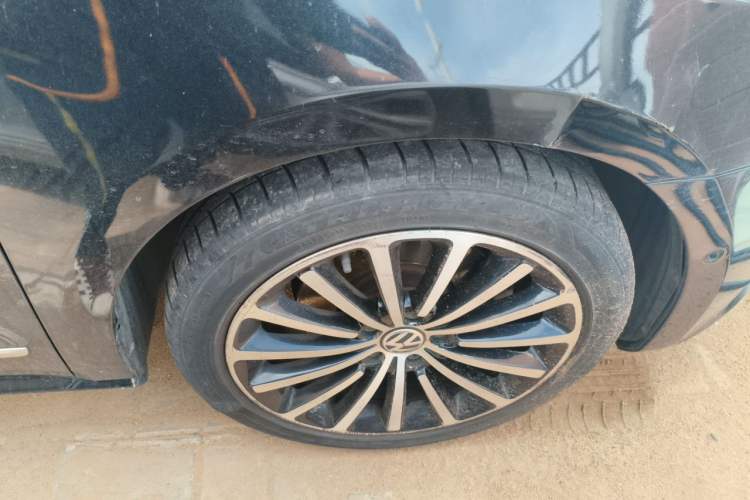 Used Volkswagen Passat 2013 2.0 TSI DSG Prestige Edition Right Front Wheel Hub