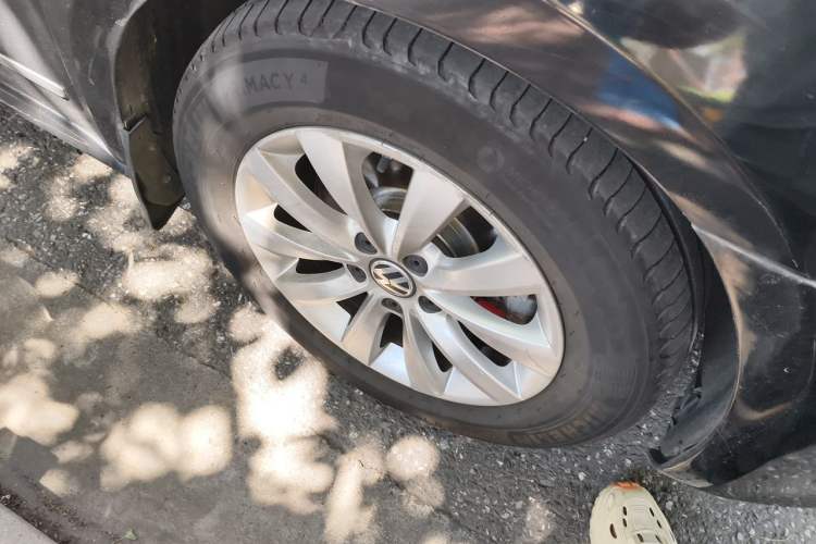 Used Volkswagen Passat 2013 1.8TSI DSG Government Procurement Edition Right Front Wheel Hub