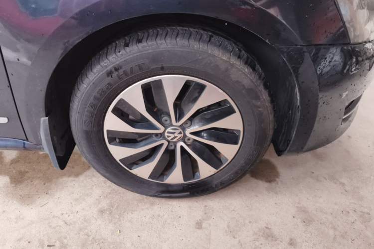 Used Volkswagen Passat 2013 1.4 TSI DSG BlueMotion Edition Right Front Wheel Hub