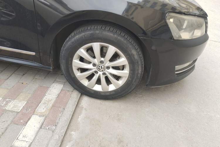 Used Volkswagen Passat 2013 1.8TSI DSG Prestige Edition Right Front Wheel Hub
