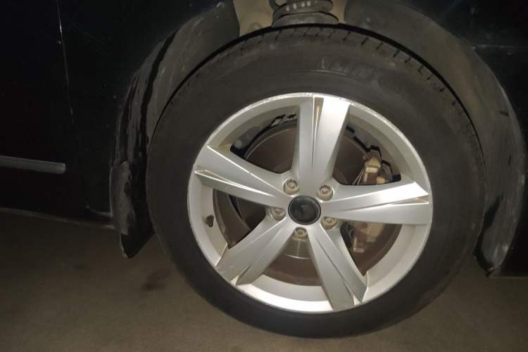 Used Volkswagen Passat 2013 1.8TSI DSG Prestige Edition Right Front Wheel Hub