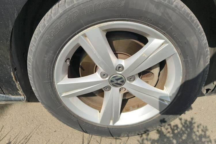 Used Volkswagen Passat 2013 1.8TSI DSG Prestige Edition Right Front Wheel Hub