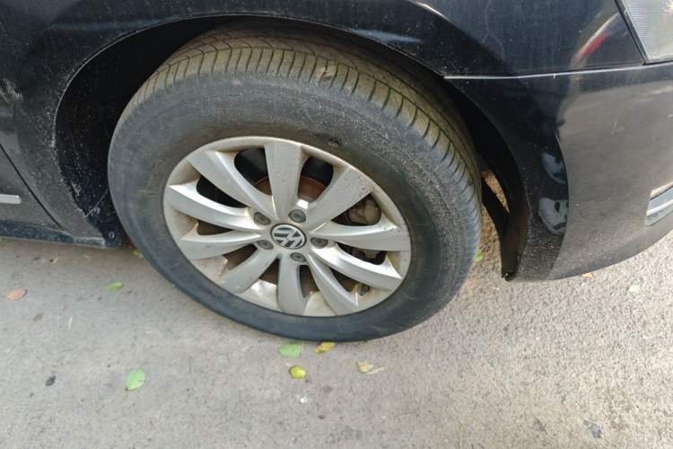 Used Volkswagen Passat 2013 1.8TSI DSG Prestige Edition Right Front Wheel Hub