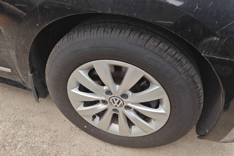 Used Volkswagen Passat 2013 1.4 TSI DSG Prestige Edition Right Front Wheel Hub