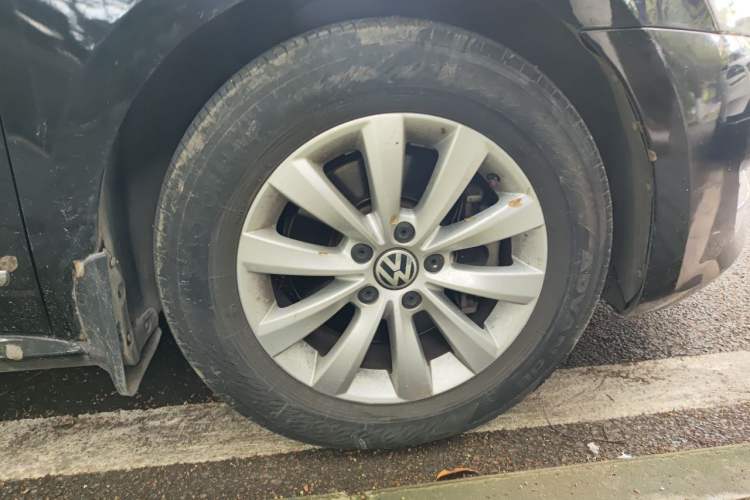 Used Volkswagen Passat 2013 1.8TSI DSG Prestige Edition Right Front Wheel Hub